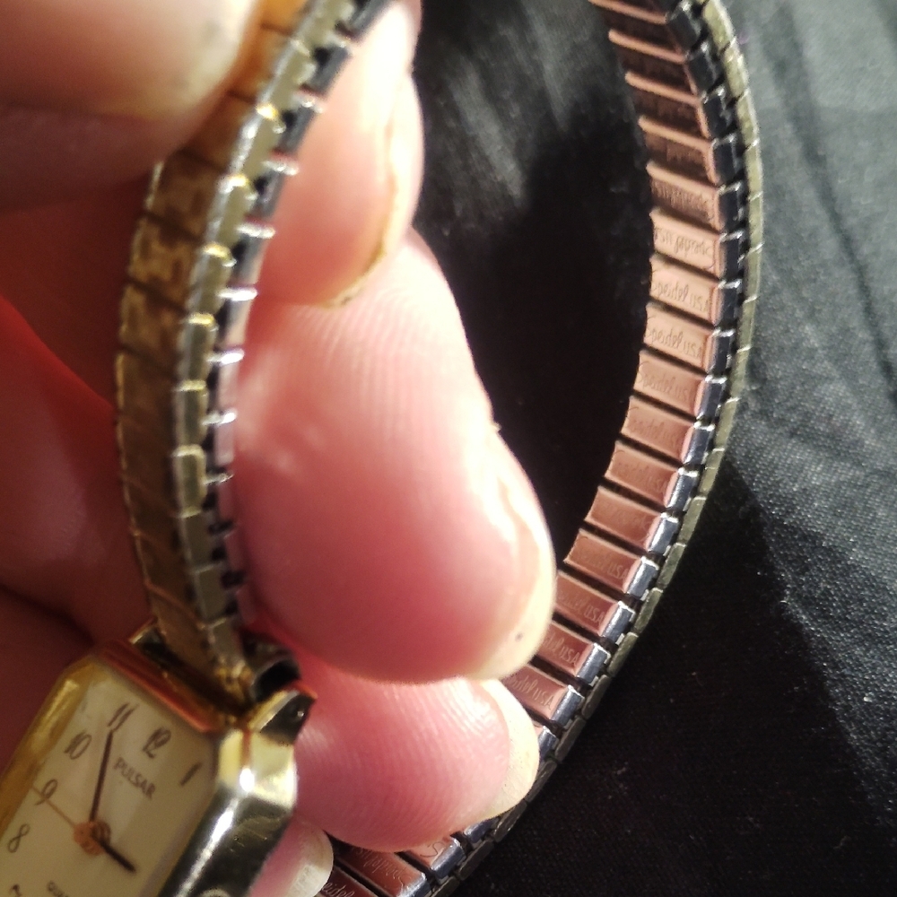 Pulsar Gold Rectangular Watch - Picture 3 of 4